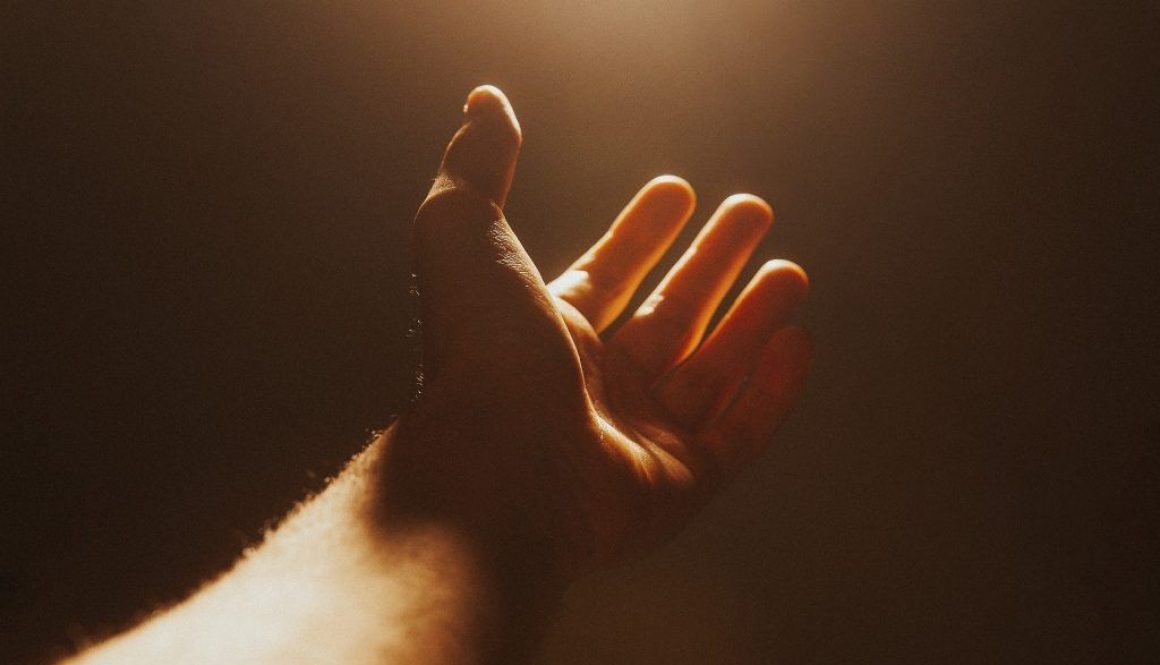 hand-4661763_1920
